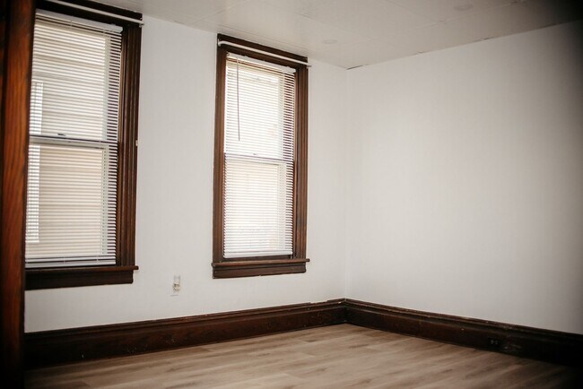 Building Photo - 352 S Catherine St