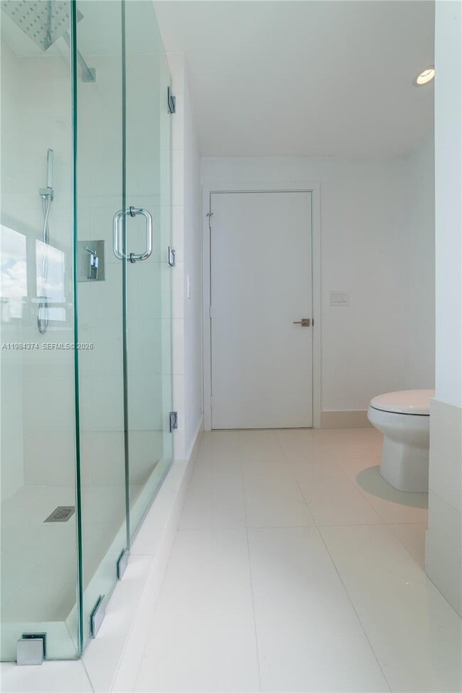 Building Photo - 650 NE 32nd St