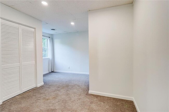 Building Photo - 3347 Camens Way NE