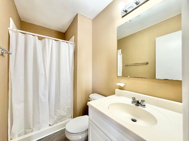 Building Photo - Holden Village Townhome Available - Newly Renovated