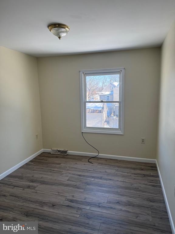 Building Photo - 425 Factory St