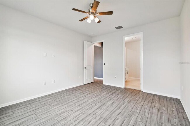 Building Photo - 13144 Peachleaf Ave