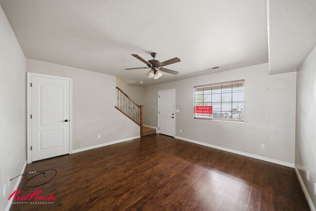 Building Photo - 2422 S River Rd