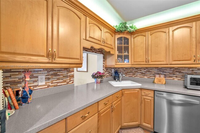Building Photo - 2311 S Cypress Bend Dr