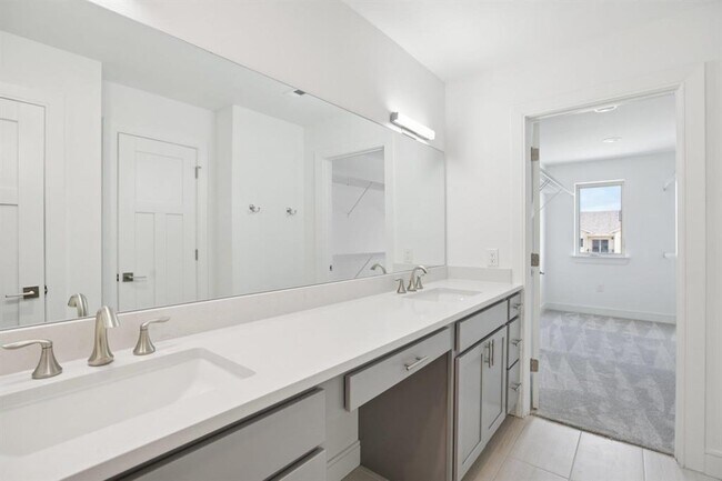 Building Photo - 302 Tesla Cir