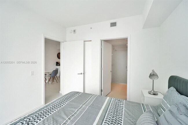Building Photo - 501 NE 31st St