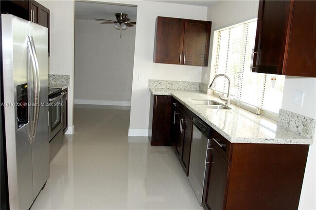 Building Photo - 3414 W Lake Pl