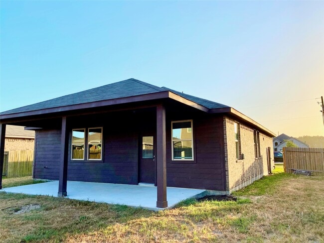 Building Photo - 15609 All Star Dr