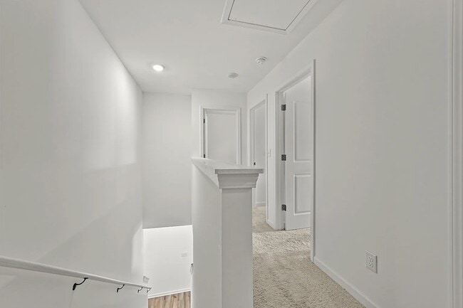 Building Photo - 1102 Lossie Ln