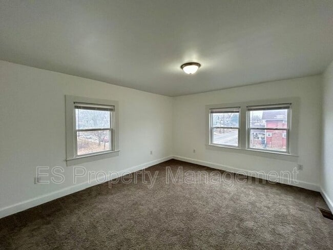 Building Photo - 2960 N Park Ave