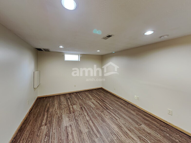 Building Photo - 105 Elmwood St