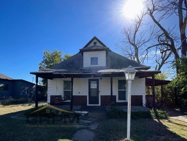 Primary Photo - Spacious 1 Bed 1 Bath House