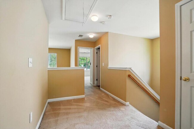 Building Photo - 7420 Abigail Glen Dr