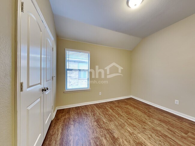 Building Photo - 213 Rawhide St