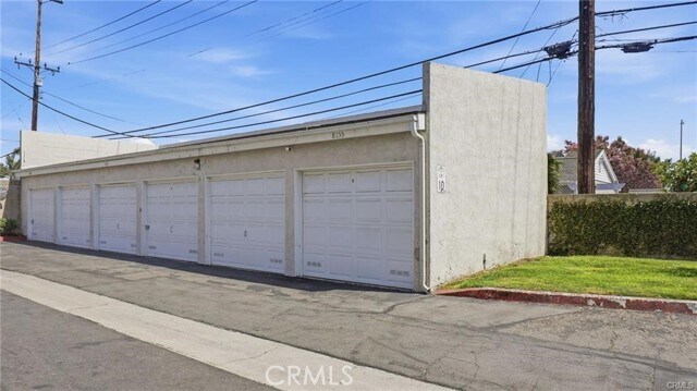 Building Photo - 8155 Woodland Dr