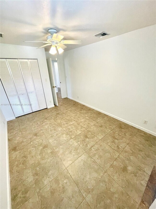 Building Photo - 4430 W Broward Blvd
