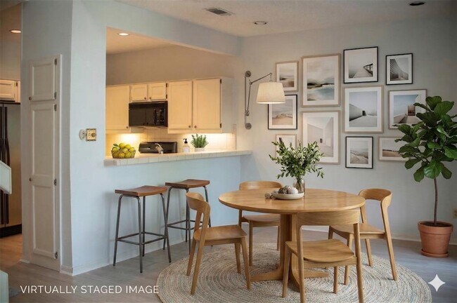 Building Photo - 10819 Crown Colony Dr