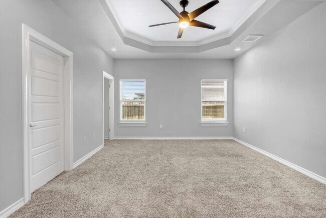 Building Photo - 5983 Midcrown Dr