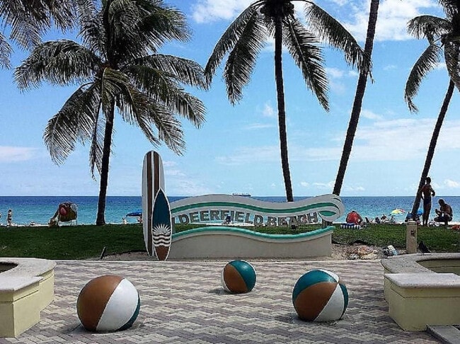 Building Photo - 556 SE 15th Ave