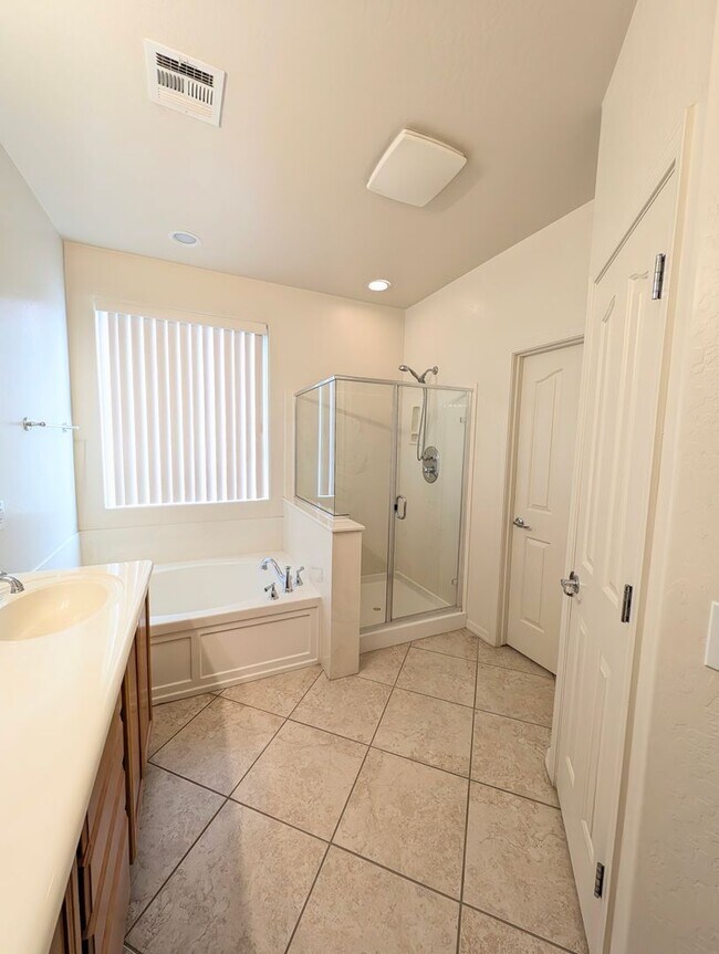 Building Photo - AVAILABLE NOW IN GREAT CHANDLER LOCATION!!!