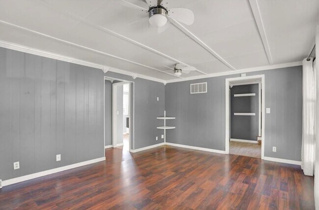 Building Photo - 1902 Thompson St