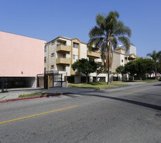 Building Photo - 715