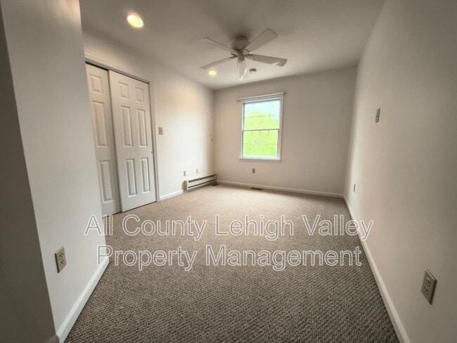 Building Photo - 2879 Hope Ridge Dr