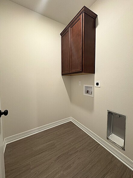 Building Photo - 1154 Lindsey Dr