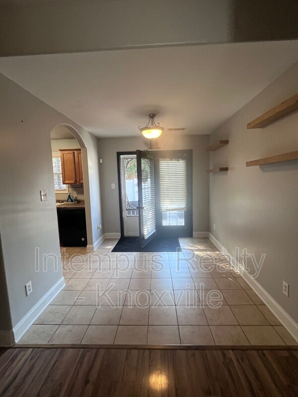 Building Photo - 1420 Hazelgreen Way