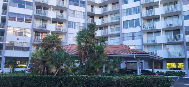 Building Photo - 1300 NE Miami Gardens Dr