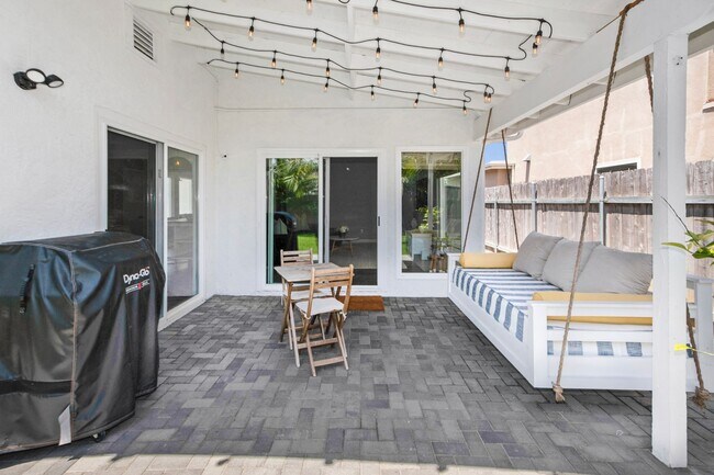 Building Photo - Long Term Unfurnished Rental available a f...