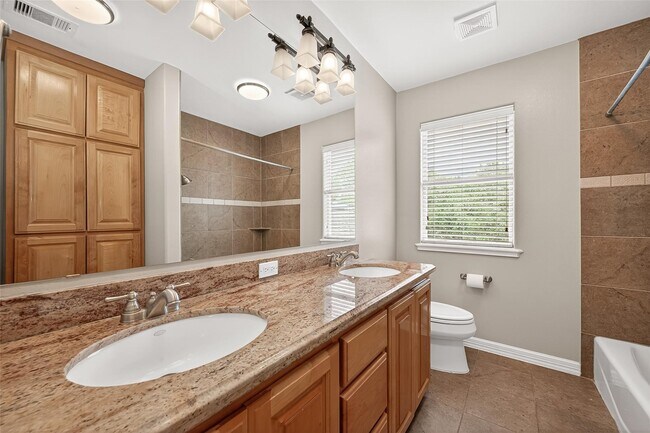 Building Photo - 903 Sugarfield Ct