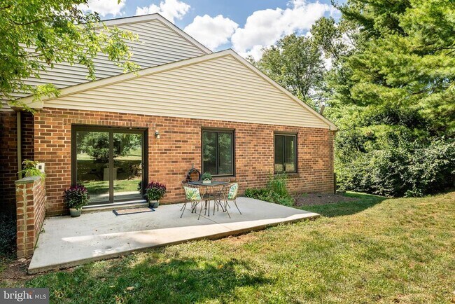 Building Photo - 106 Bernard Ct