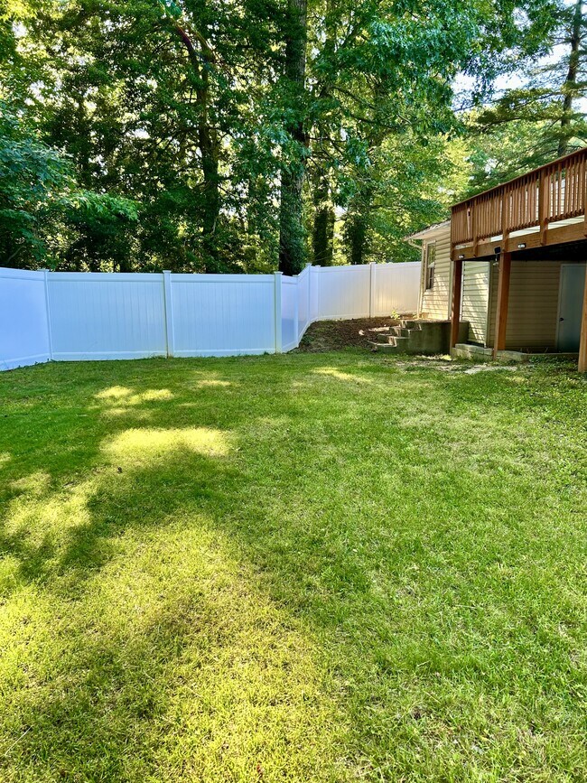 Building Photo - 46461 Rosewood Dr