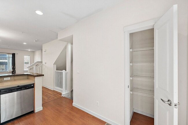 Building Photo - Modern 3-Story Tacoma Condo – Downtown Cit...
