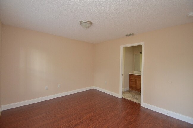 Building Photo - 5 Richfield Ln