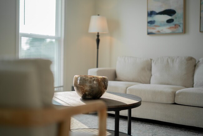 Building Photo - 411 Bromwell Dr