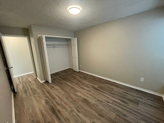 Building Photo - 1326 Holland Park Blvd