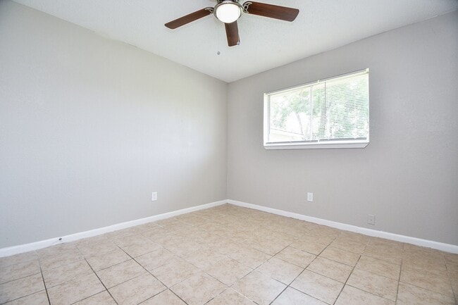 Building Photo - 14902 Gloster St