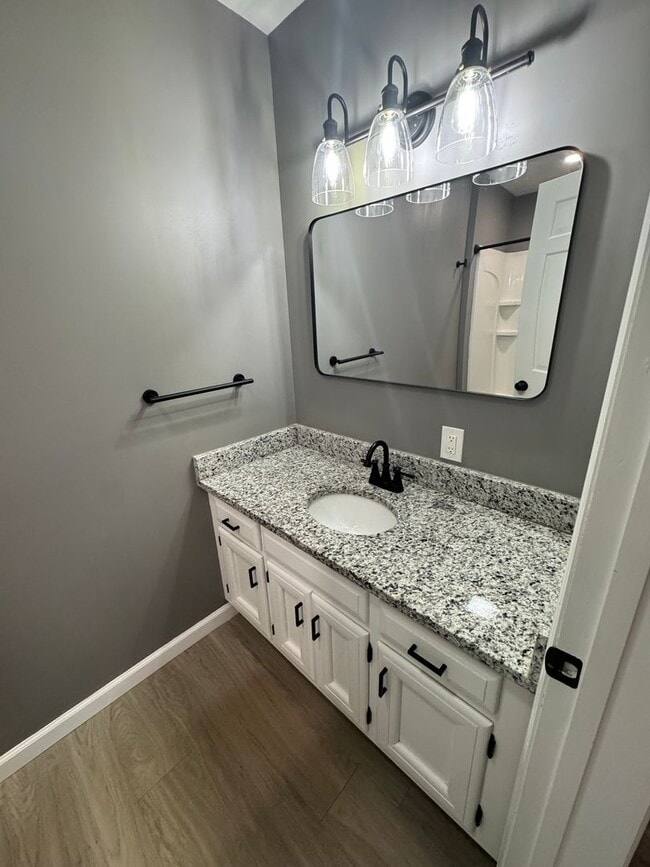 Building Photo - Beautiful Modern Home on the Plateau