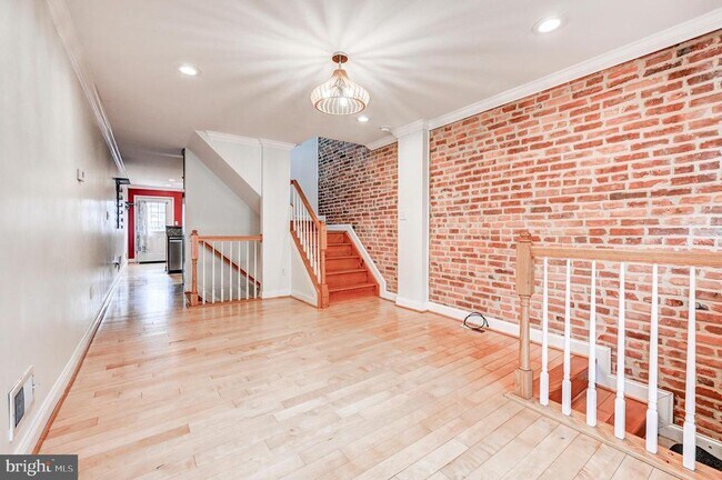 Building Photo - 145 N Streeper St