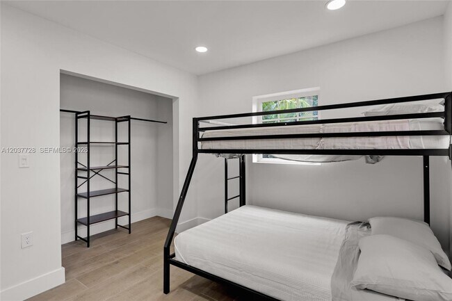 Building Photo - 3325 SW 127th Ave