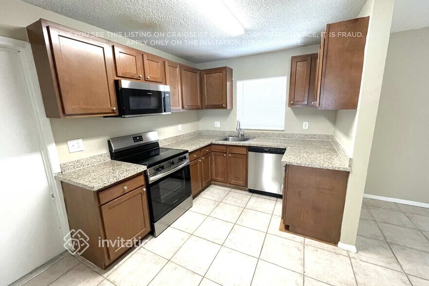 Building Photo - 8121 NW 44th Ct