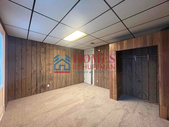 Building Photo - Three Bedroom House | Move In Ready!