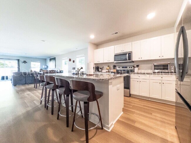 Building Photo - 3083 Day Dream Ln