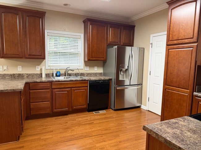 Building Photo - Lenoir City 37771 - 4 bedroom 2.5 bath - call Sharon Arnwine 865-313-7215