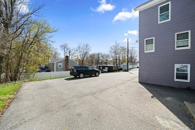 Building Photo - 99 Montvale Ave