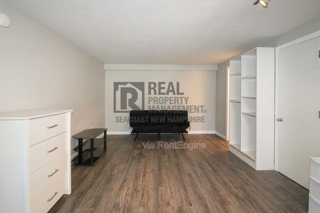 Building Photo - 93 Henry Law Ave