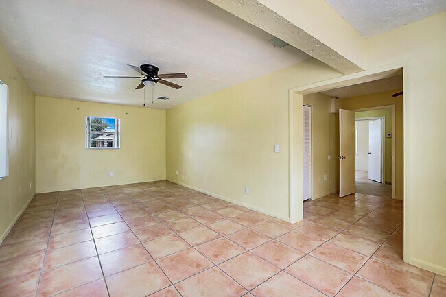 Building Photo - 2346 Caroma Ln