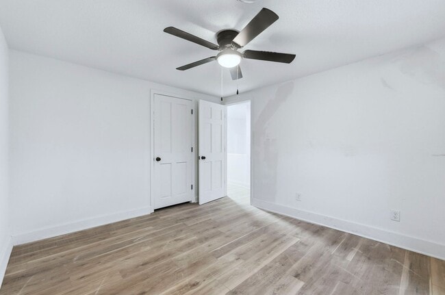 Building Photo - Freshly Updated 3-Bed Home with Back Parking